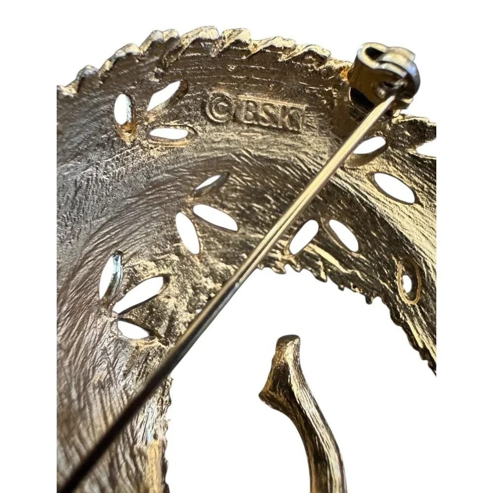 BSK Leaf Set Shiny Gold‎ Tone Textured Metal Brooch with Clip On Earrings